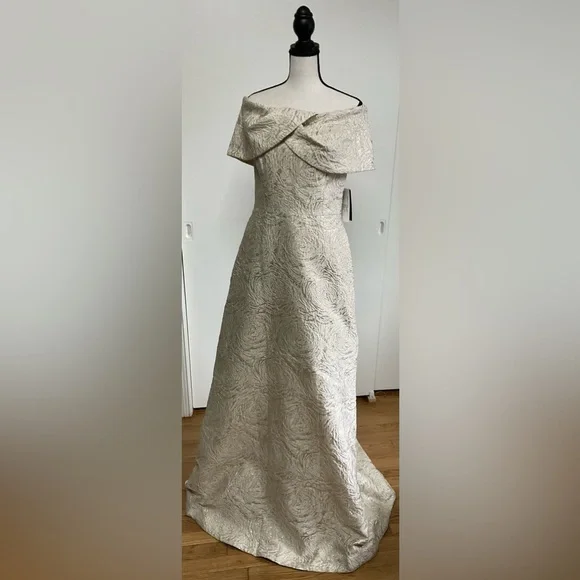 green emerald velvet dress CAROLINE CHARLES, vintage 1980s evening dress ball gown, Made in Engla –  VINTAGE DRESS CLOSET